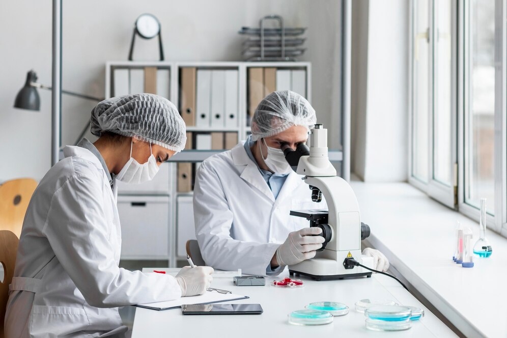 _Users/medium-shot-scientists-in-laboratory_23-2148882091.jpg