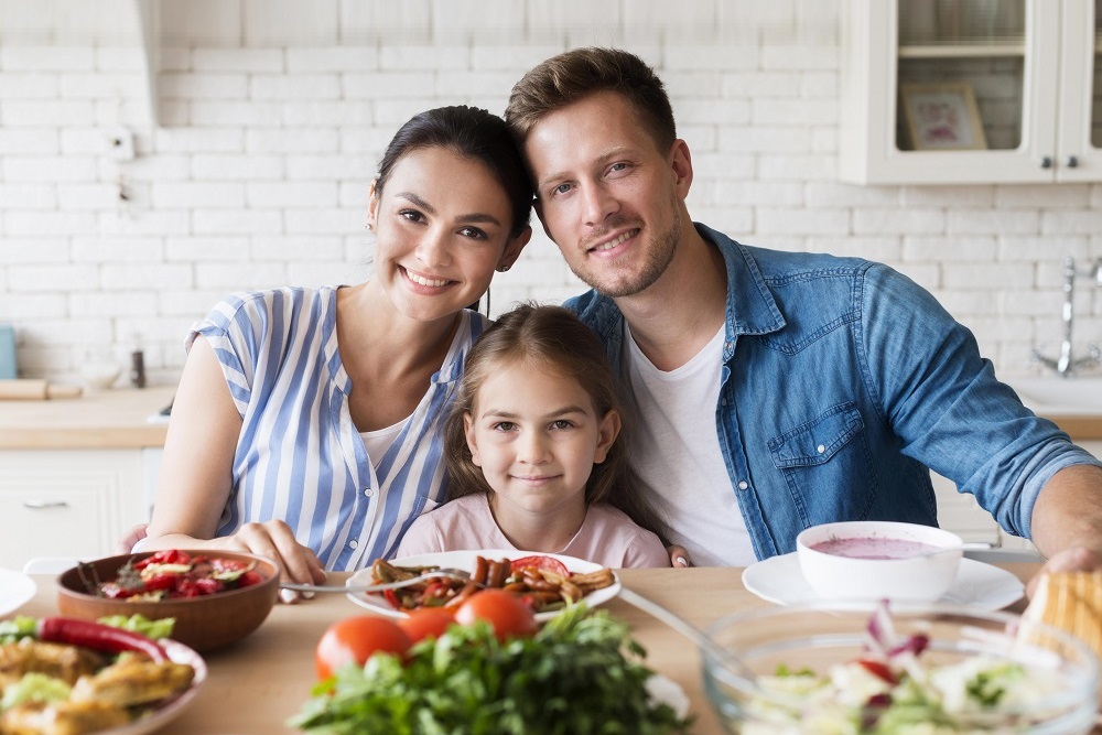 Юлия/ноябрь/1front-view-family-posing-together.jpg